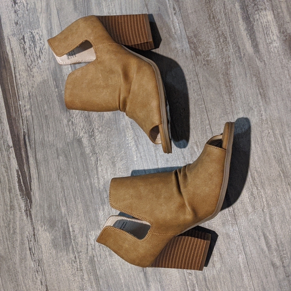 Life Stride Size 6 Booties